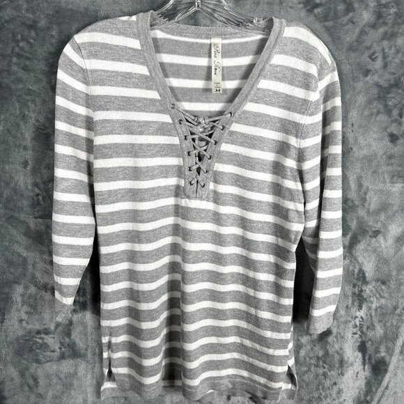 Pina Rossi Woman’s Top Gray And White Striped Lace Upfront Side Slits Medium - Picture 1 of 12